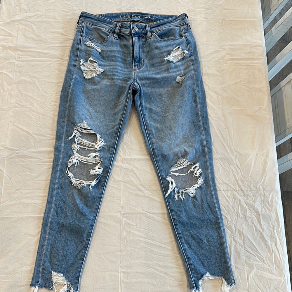 American Eagle Outfitters Women's Distressed Blue Jeans
